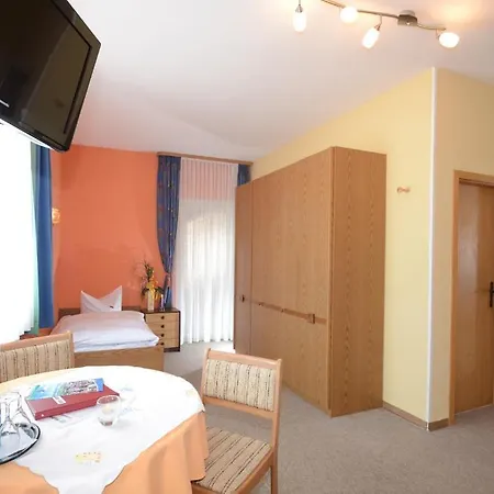 Gasthof Zur Post Hotel Und Parkplatz