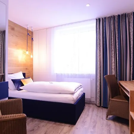 Hotel Gasthof Zur Post Hotel Und Parkplatz 3*